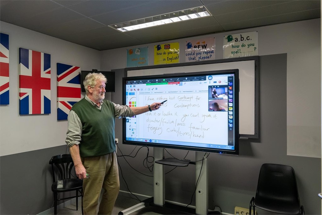 Cómo elegir el curso de inglés que más se adapte a tus necesidades con Euroschool of English