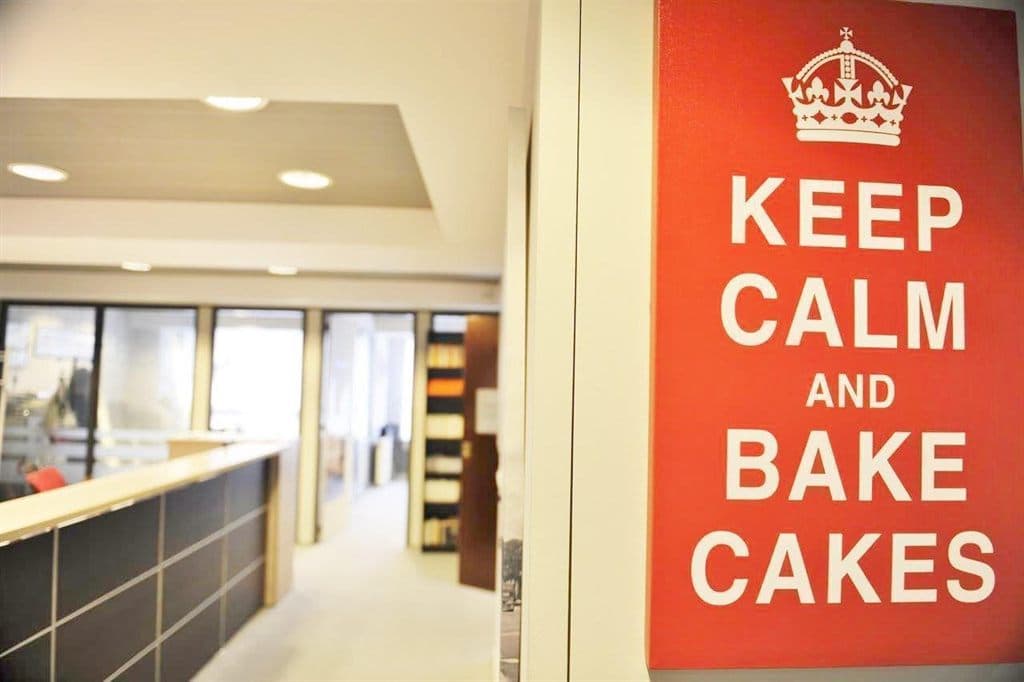 Aula luminosa para los cursos de inglés en A Coruña