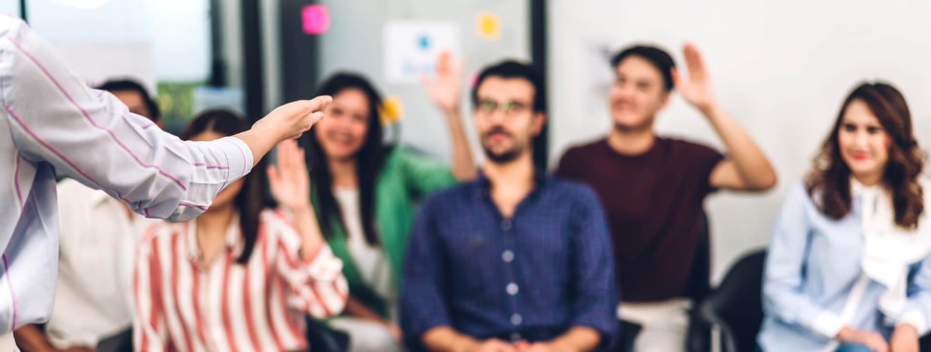 Adultos en una clase de inglés de Euroschool of English en A Coruña