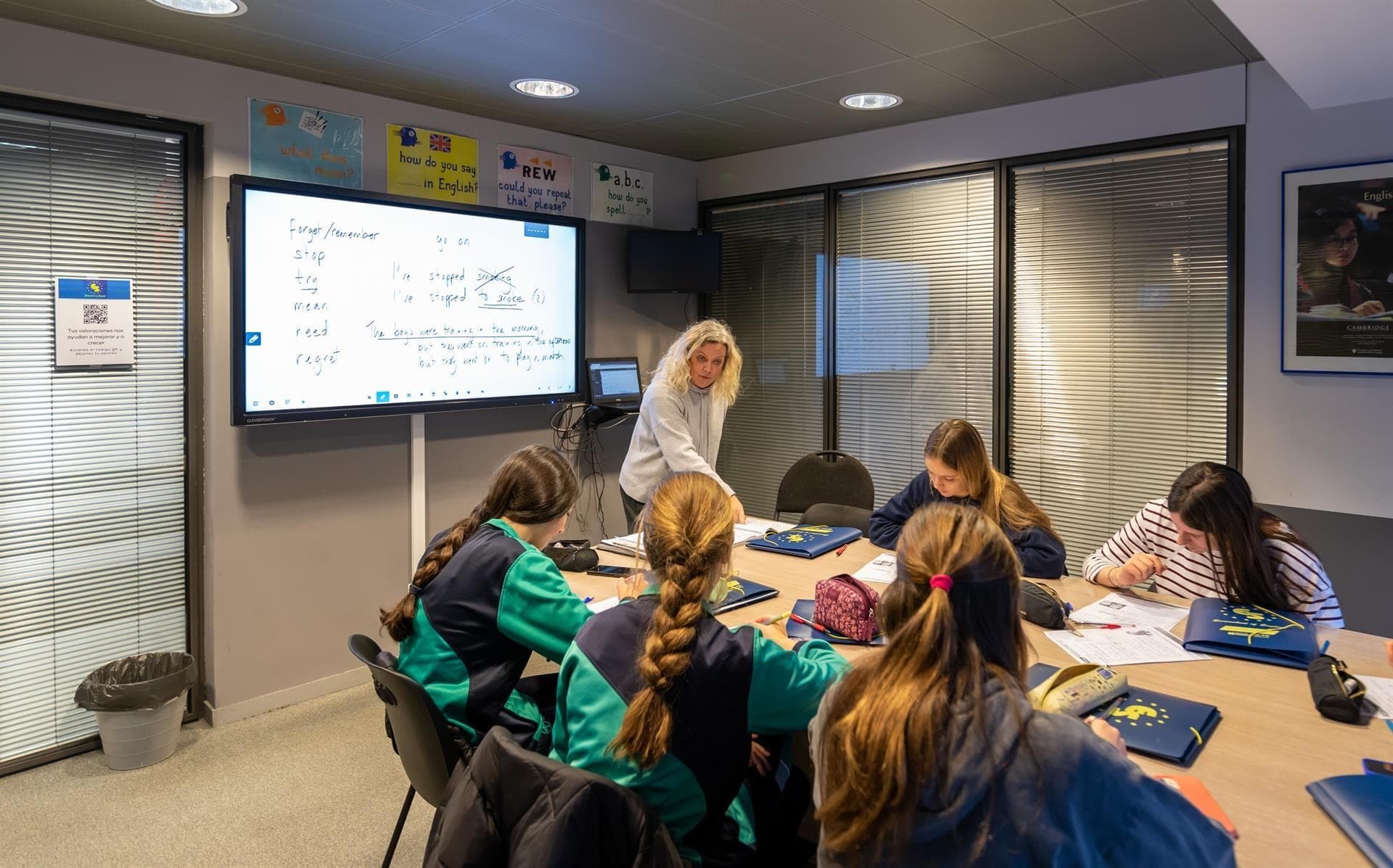 Niños aprendiendo inglés en la academia Euroschool of English de A Coruña